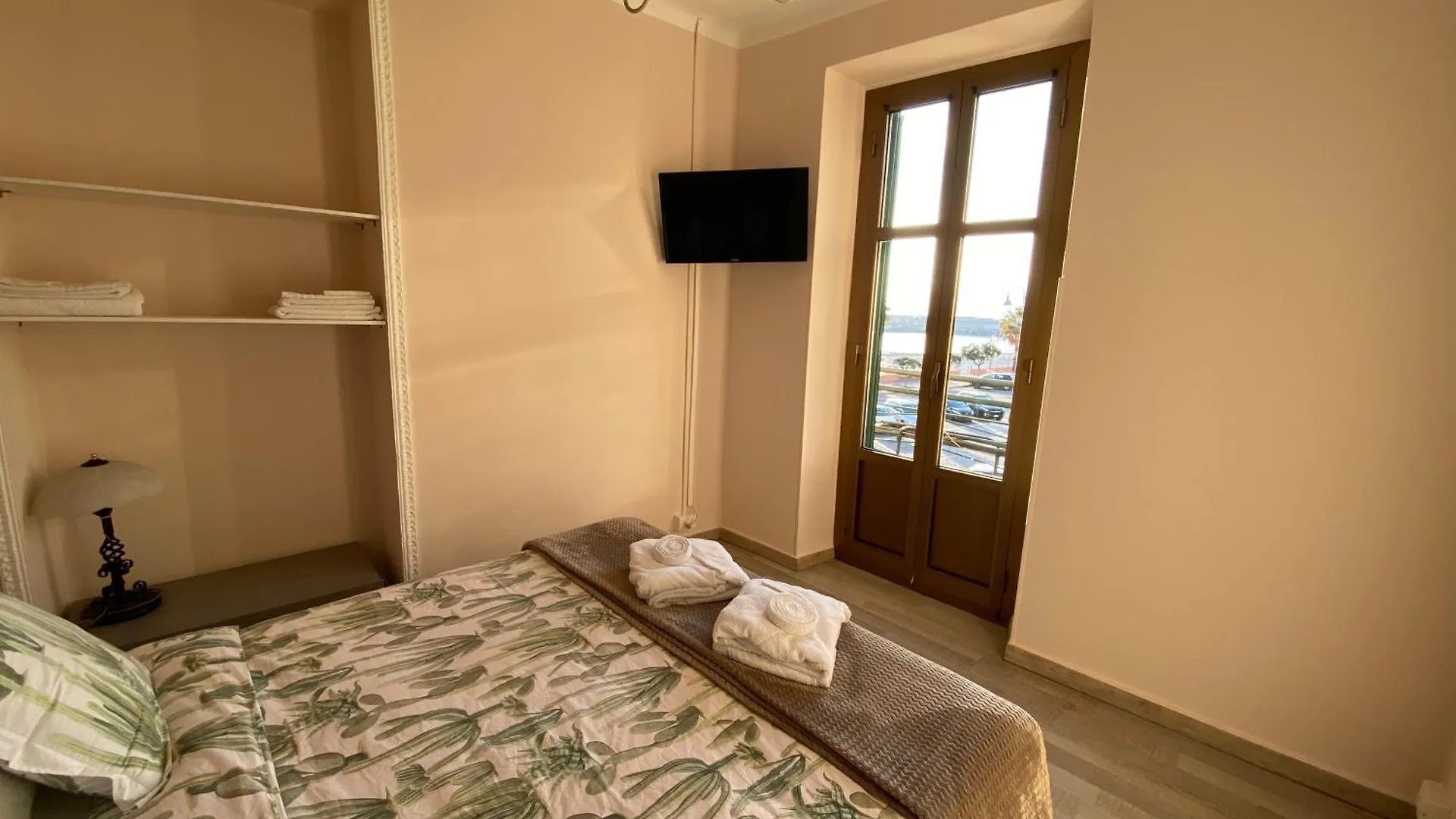 L'Eternita' E' Il Mare Mischiato Col Sole Rimbaud Apartment Ventimiglia